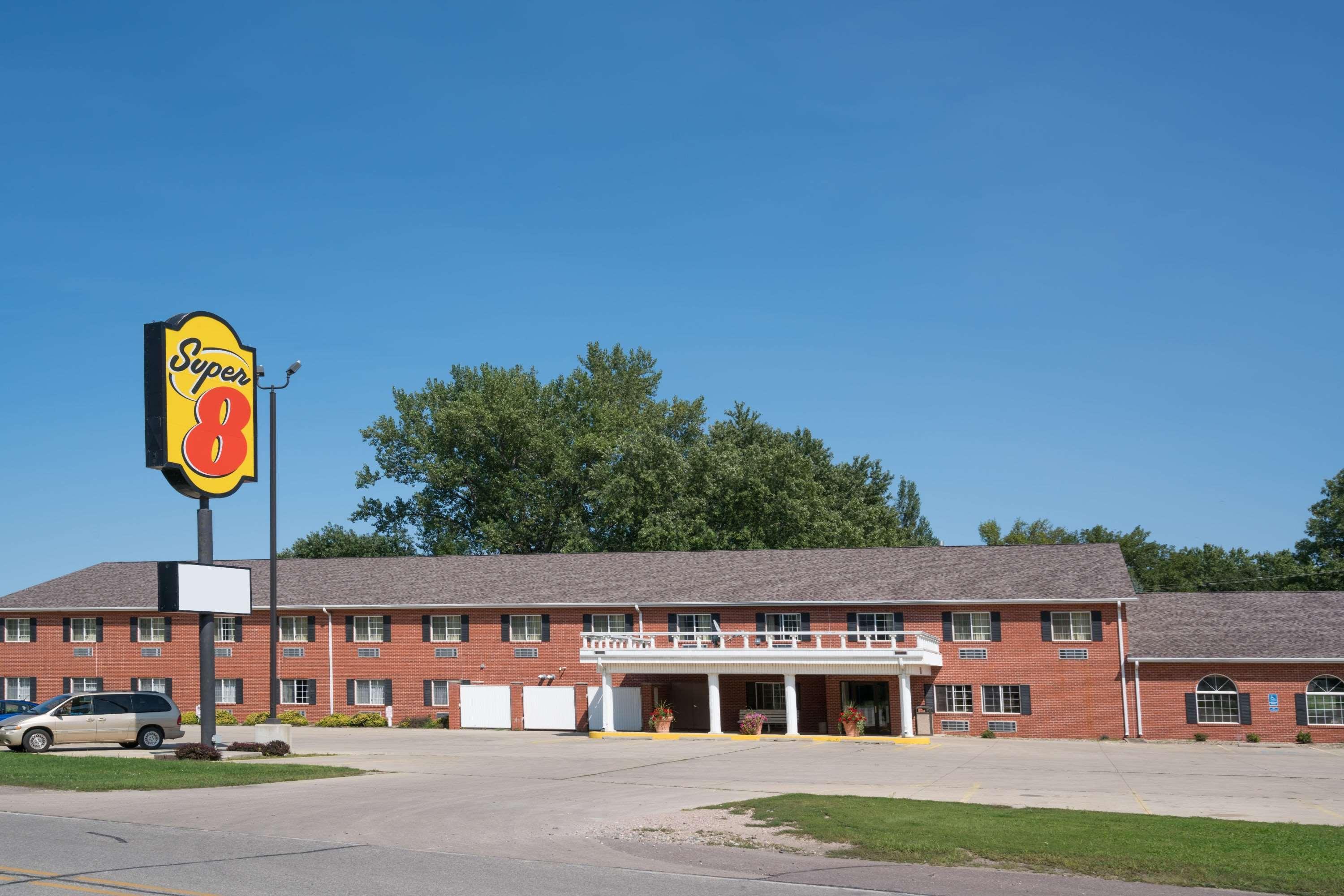 Super 8 By Wyndham Hotel Sheldon
